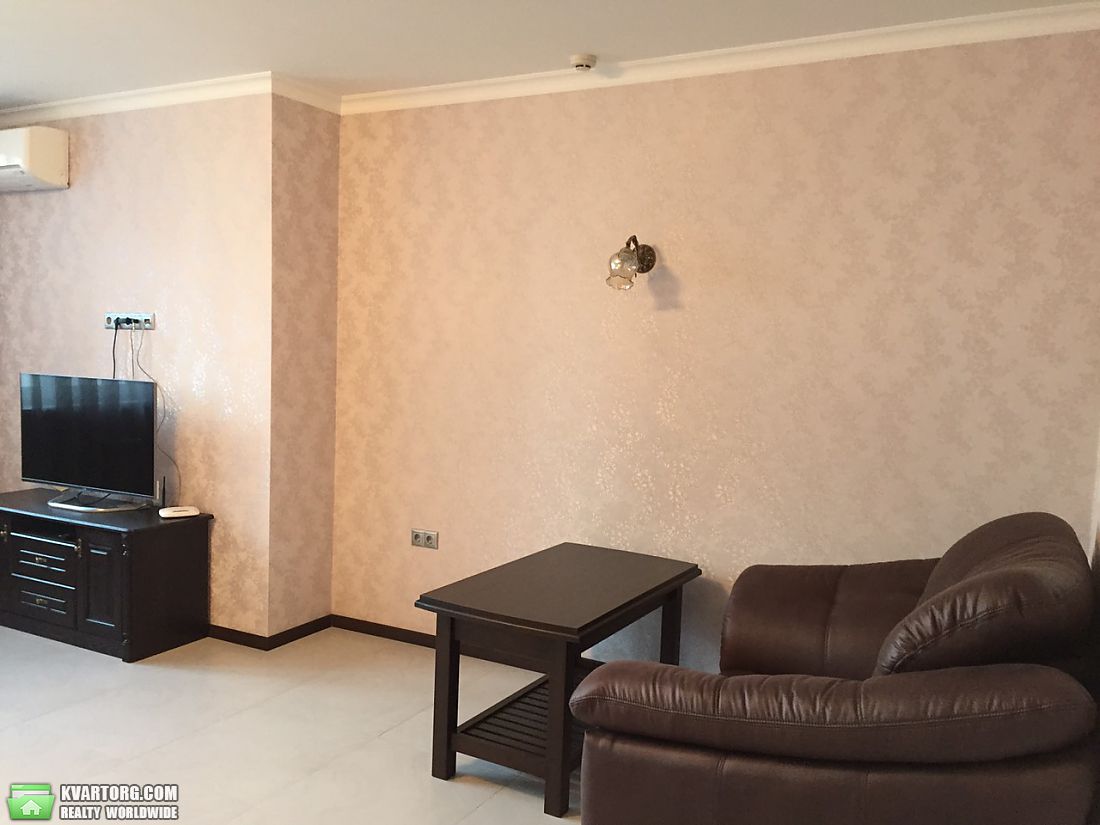 Rent out 3-room apartment. Киев,  Княжий Затон — photo 1