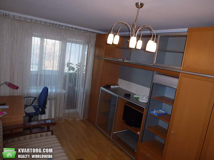 Rent out 2-room apartment. Киев,  Якира — photo 1
