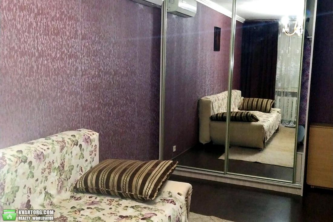 Rent out 2-room apartment. Киев,  Шамрыло — photo 5