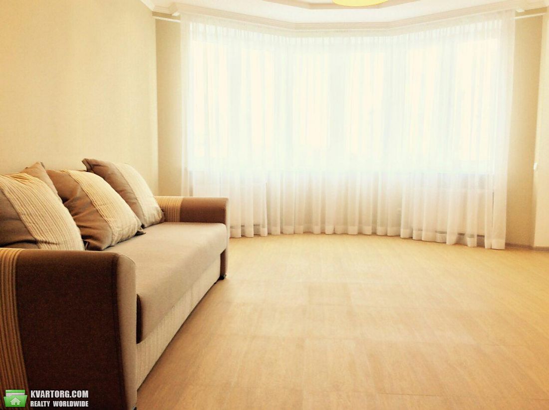 Rent out 3-room apartment. Киев,  Лебедева-Кумача — photo 2