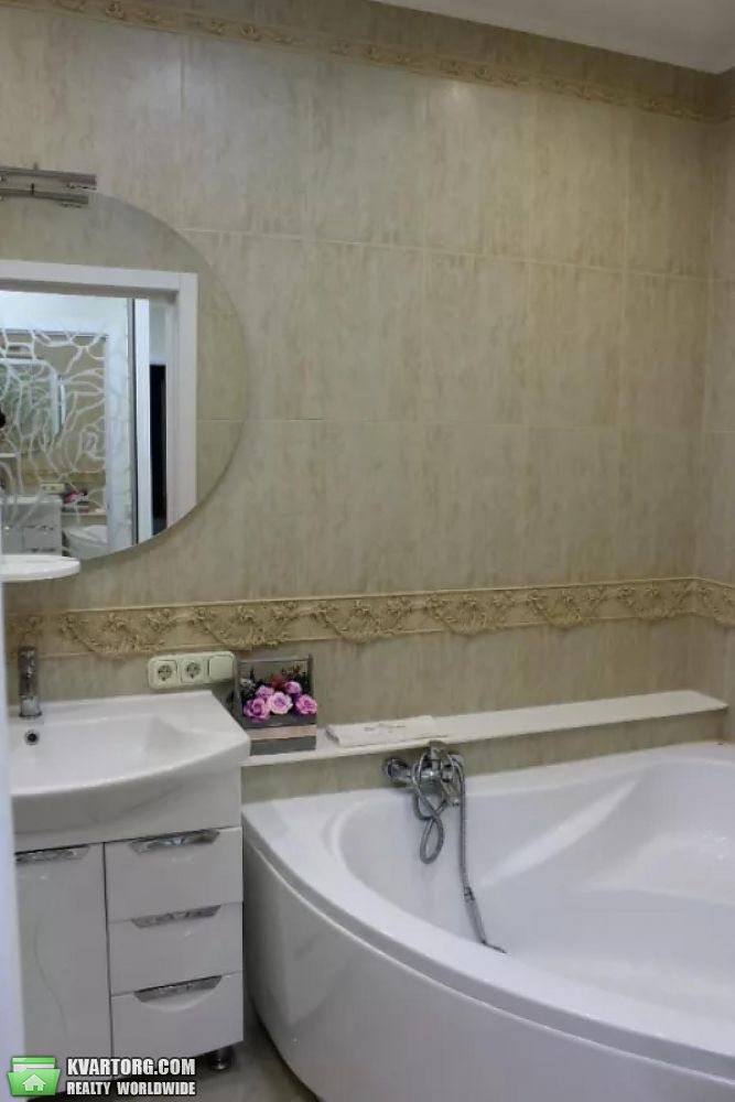 Rent out 3-room apartment. Киев,  Салютная — photo 6