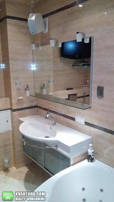 Rent out 3-room apartment. Киев,  Салютная — photo 8