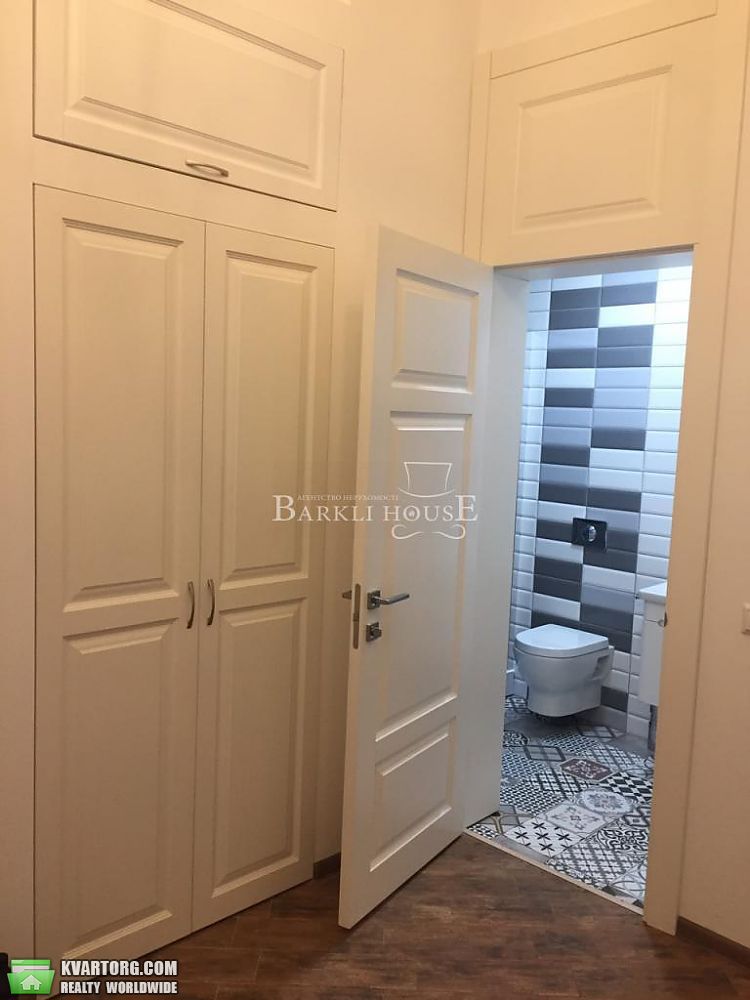 Rent out 4-room apartment. Киев,  Кравченко — photo 9
