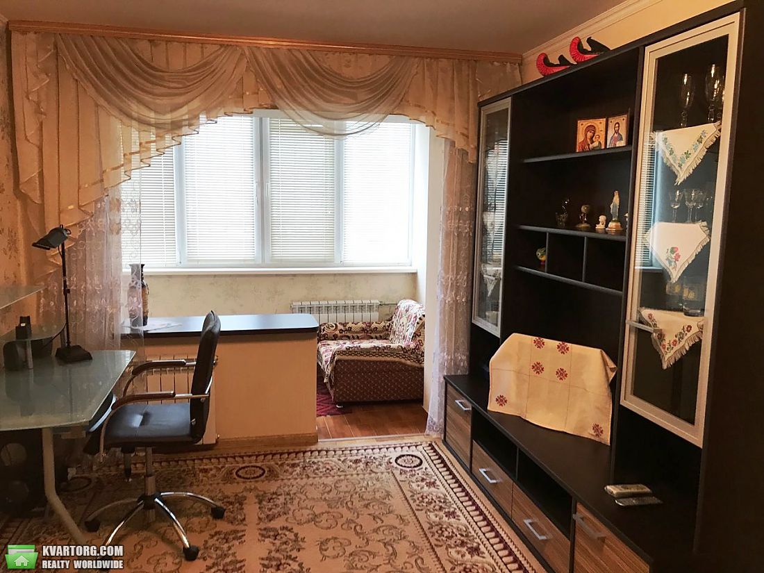 Rent out 2-room apartment. Киев,  Гната Юры — photo 2