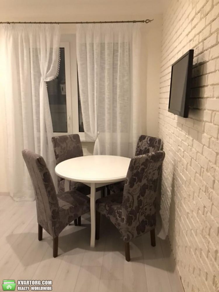 Rent out 2-room apartment. Киев,  Панельная — photo 7