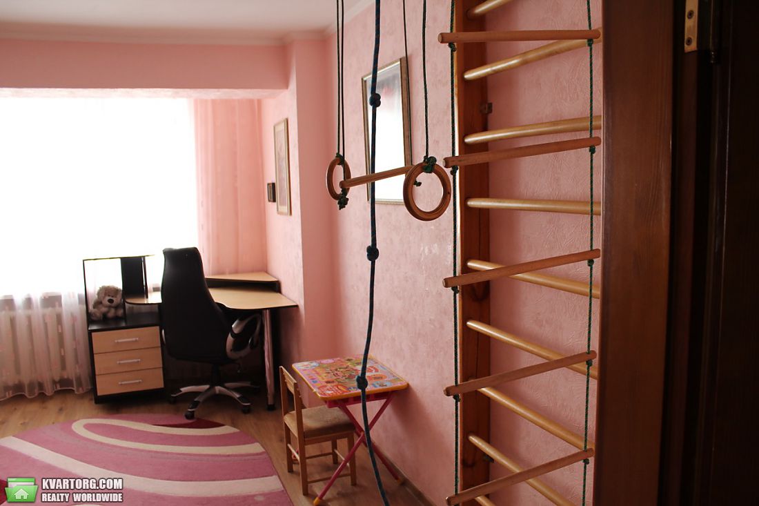 Rent out 2-room apartment. Киев,  Олевская — photo 10