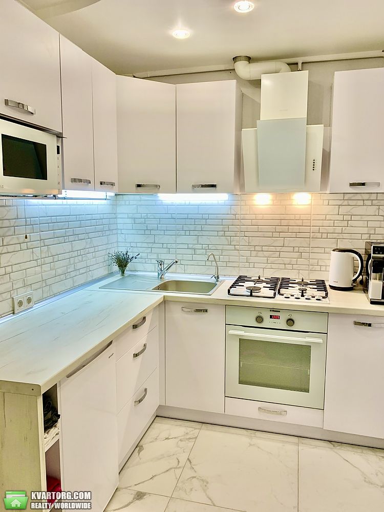 Rent out 2-room apartment. Киев,  Жилянская — photo 6