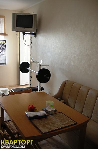 Rent out 3-room apartment. Киев,  Вишняковская — photo 1