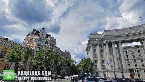 Sell 3-room apartment. Киев,  Десятинная — photo 1