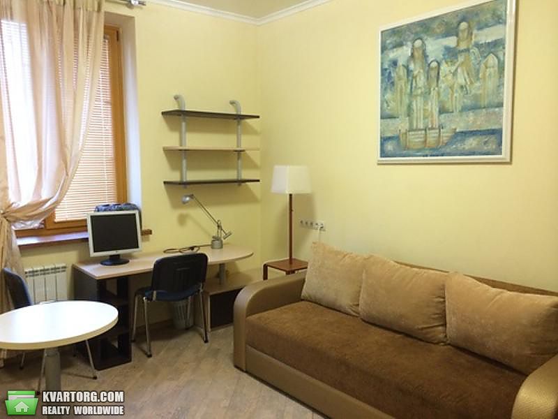 Rent out 2-room apartment. Киев,  Мазепы — photo 1