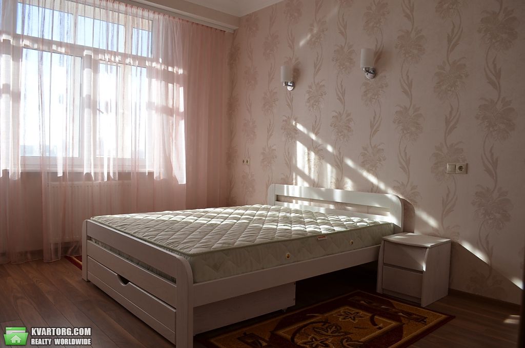 Rent out 3-room apartment. Киев,  Жилянская — photo 6