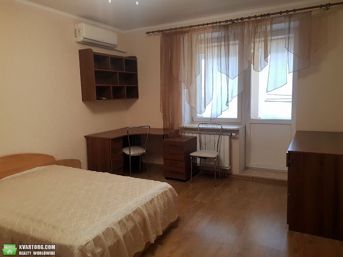 Rent out 1-room apartment. Киев, Макеевская — photo 1