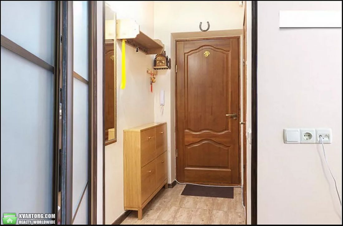 Rent out 2-room apartment. Киев,  Жилянская — photo 3
