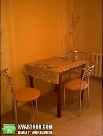 Rent out 2-room apartment. Киев,  Осенняя — photo 2