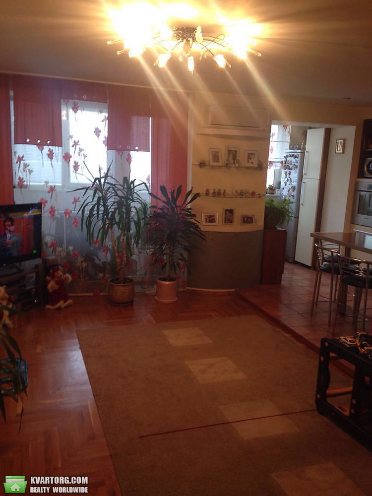 Sell 4-room apartment. Днепропетровск, Запорожское шоссе — photo 1