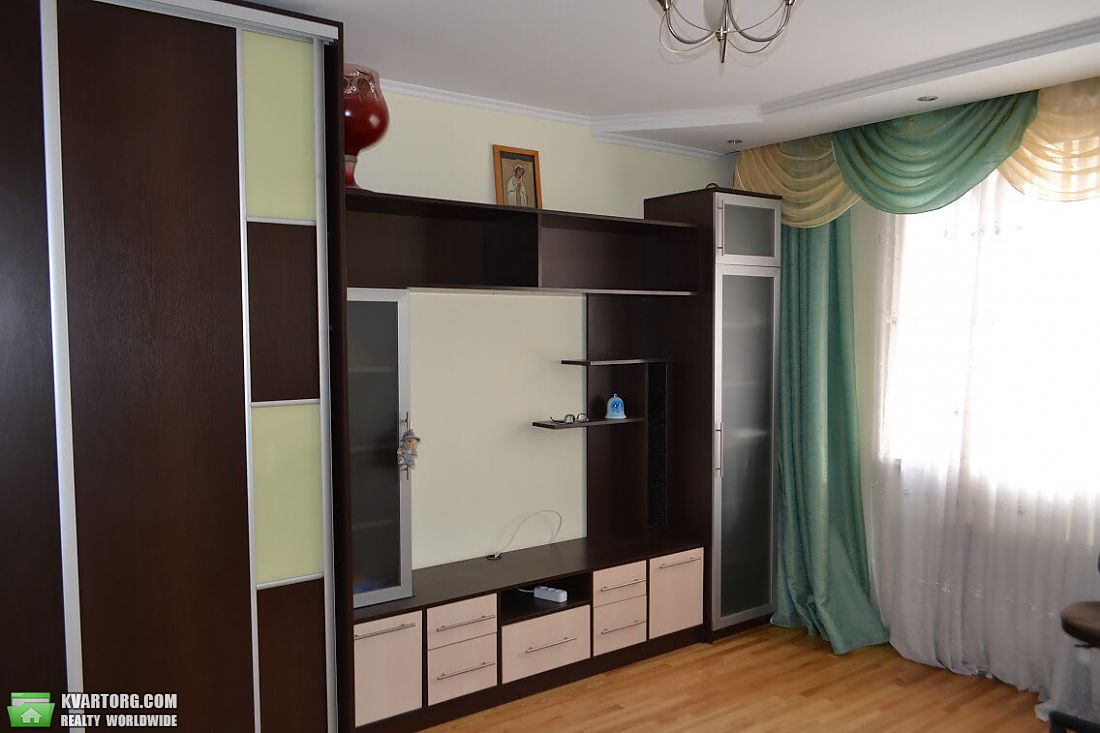 Rent out 2-room apartment. Киев,  Героев Обороны — photo 8