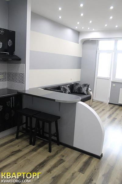 Sell 1-room apartment. Киев,  Жилянская — photo 1