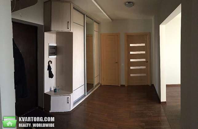 Rent out 2-room apartment. Киев,  Чавдар — photo 4