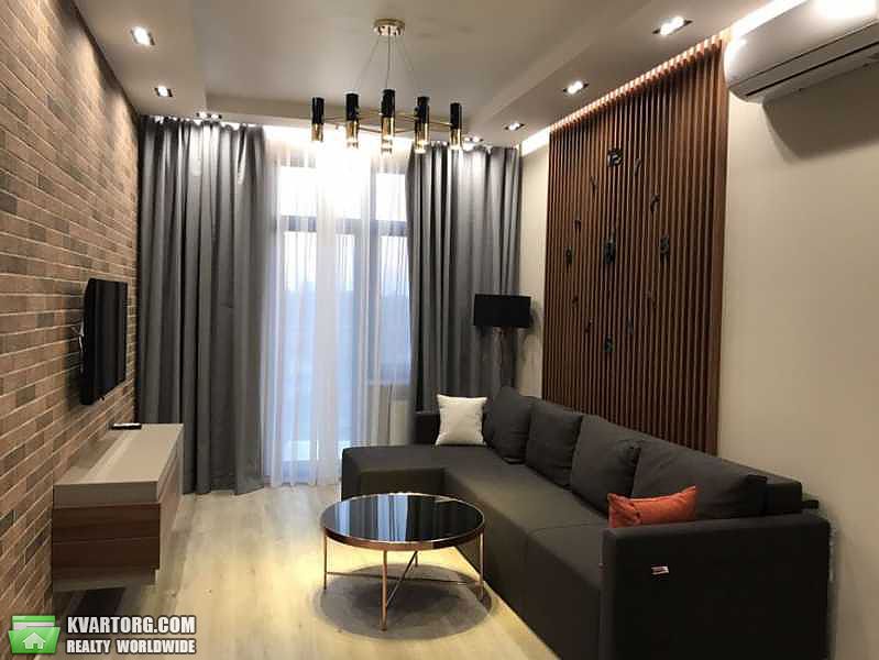 Rent out 2-room apartment. Киев,  Жилянская — photo 4
