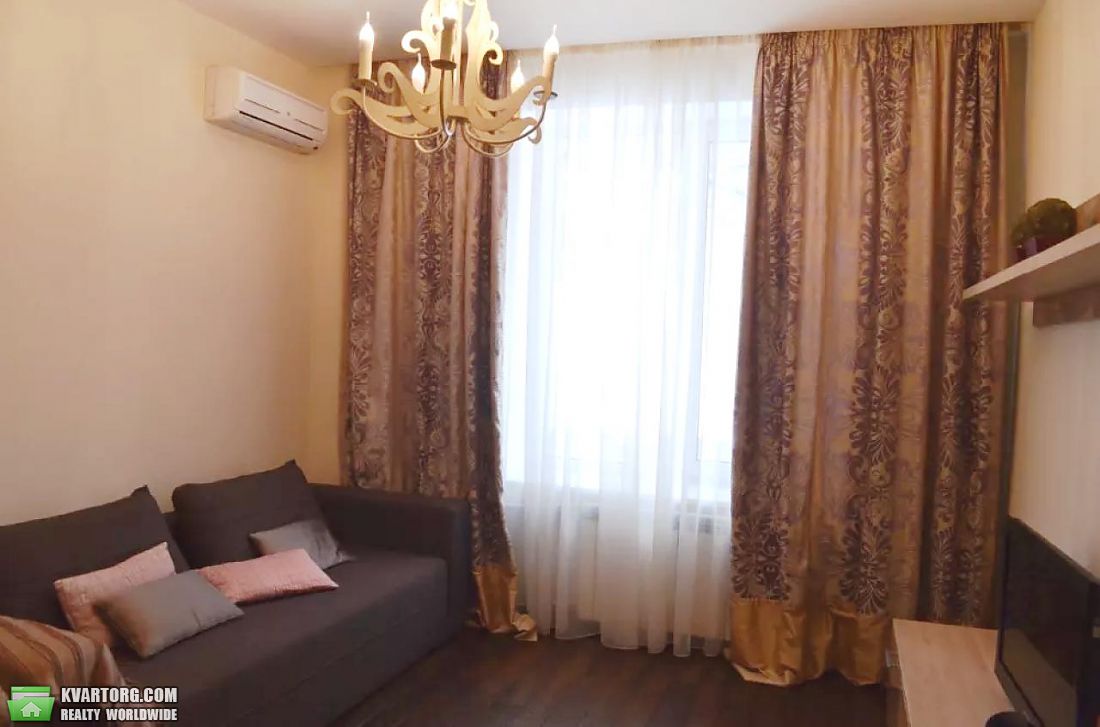 Rent out 2-room apartment. Киев,  Первомайского — photo 4