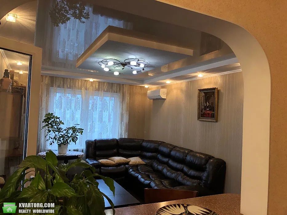 Rent out 3-room apartment. Киев,  Лаврухина — photo 1