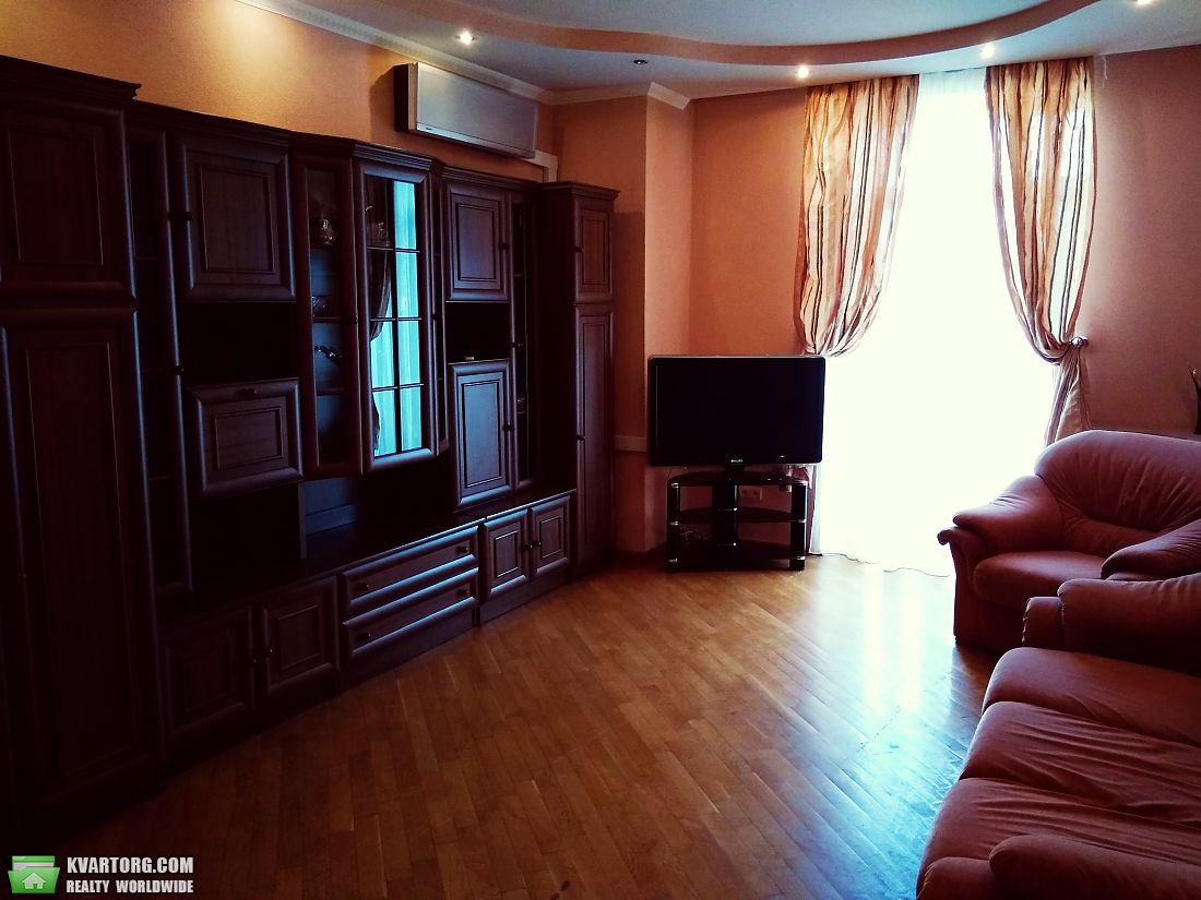 Sell 2-room apartment. Днепропетровск,  Петровского пл. — photo 1