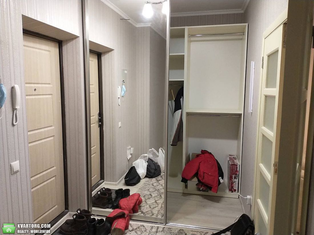 Rent out 1-room apartment. Киев,  Краковская — photo 1