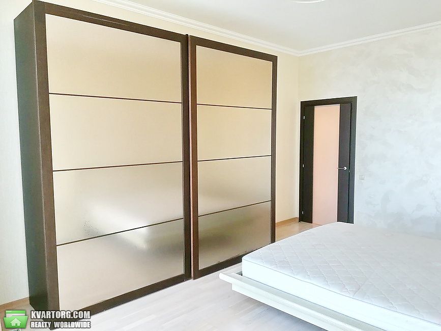 Rent out 4-room apartment. Киев, Зверинецкая — photo 1