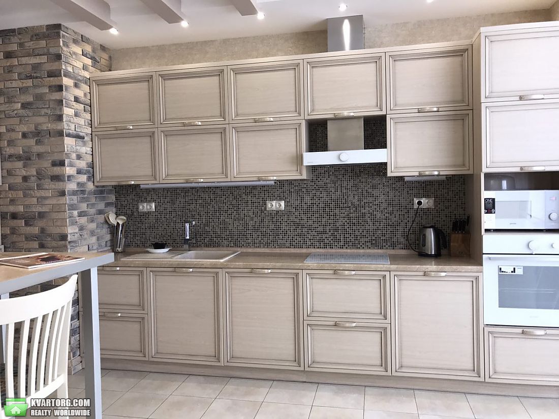 Rent out 3-room apartment. Киев, Драгомирова ул. — photo 1