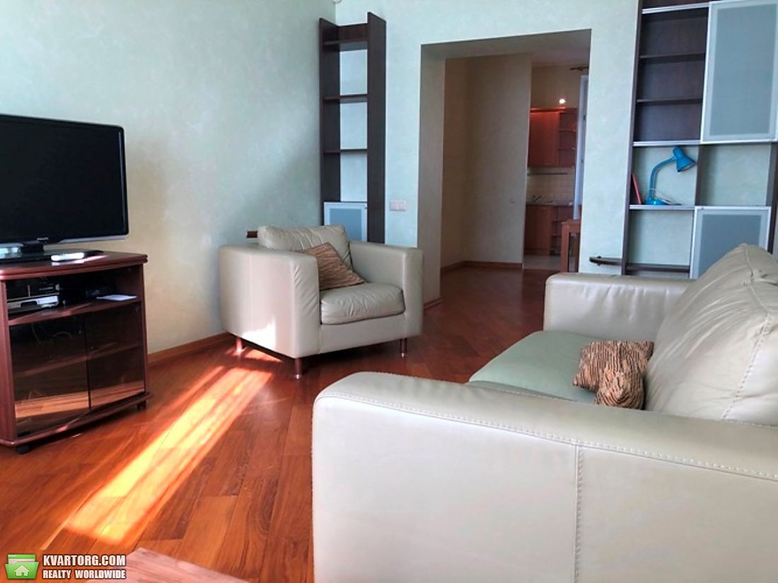Rent out 4-room apartment. Киев,  Чапаева — photo 1