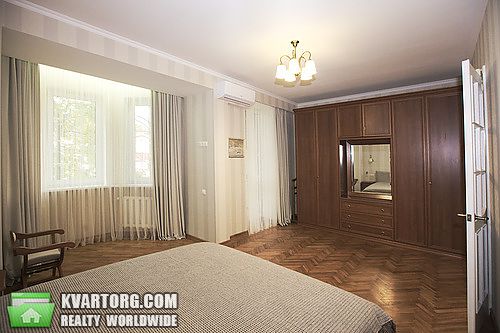 Rent out 3-room apartment. Киев,  Контрактовая пл — photo 1