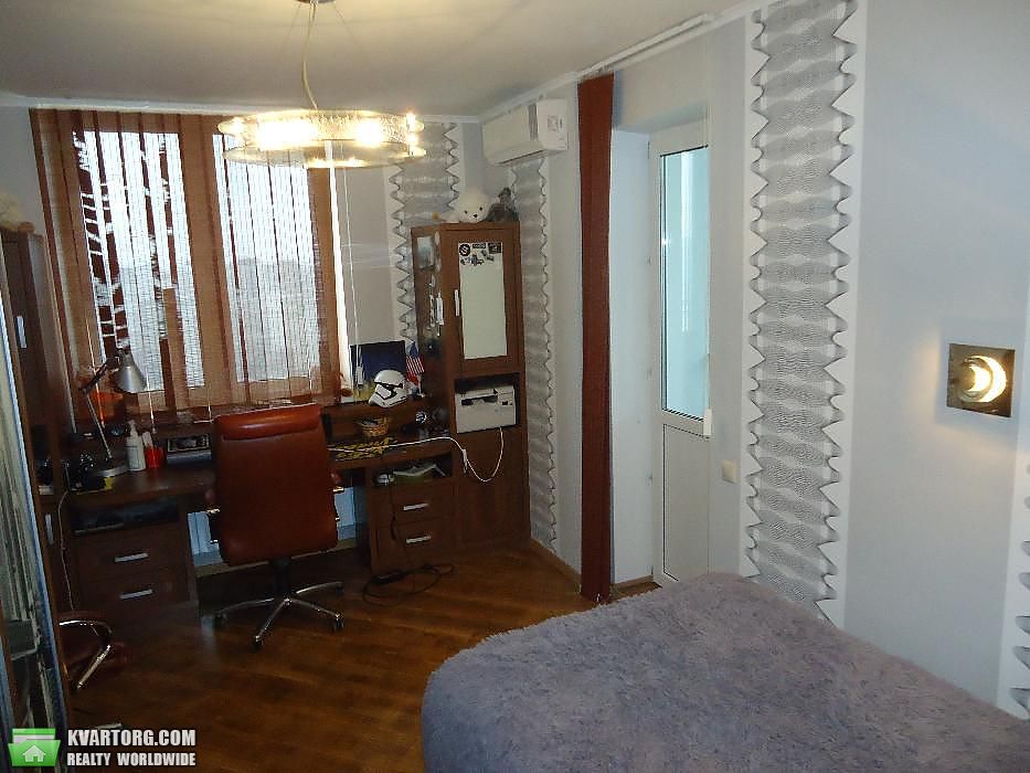 Sell 3-room apartment. Киев,  Срибнокильская — photo 10