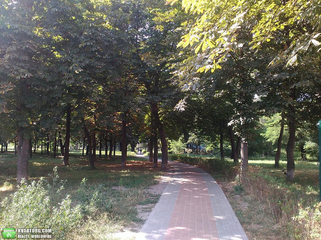 Rent out 3-room apartment. Киев,  Салютная — photo 10