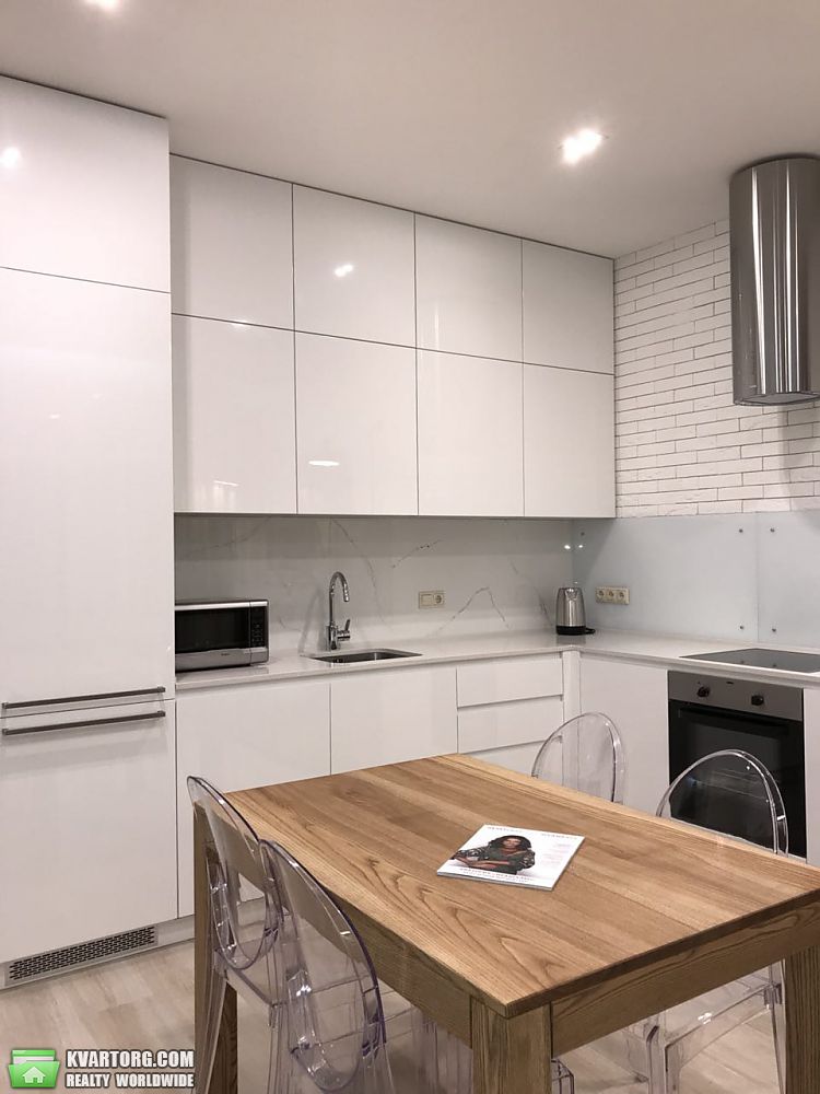 Rent out 2-room apartment. Киев, Драгомирова ул. — photo 2