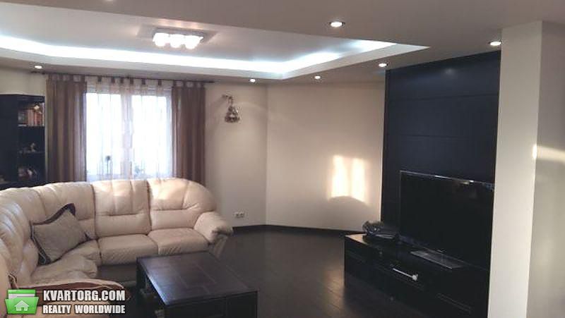 Rent out 3-room apartment. Киев,  Клиническая — photo 1