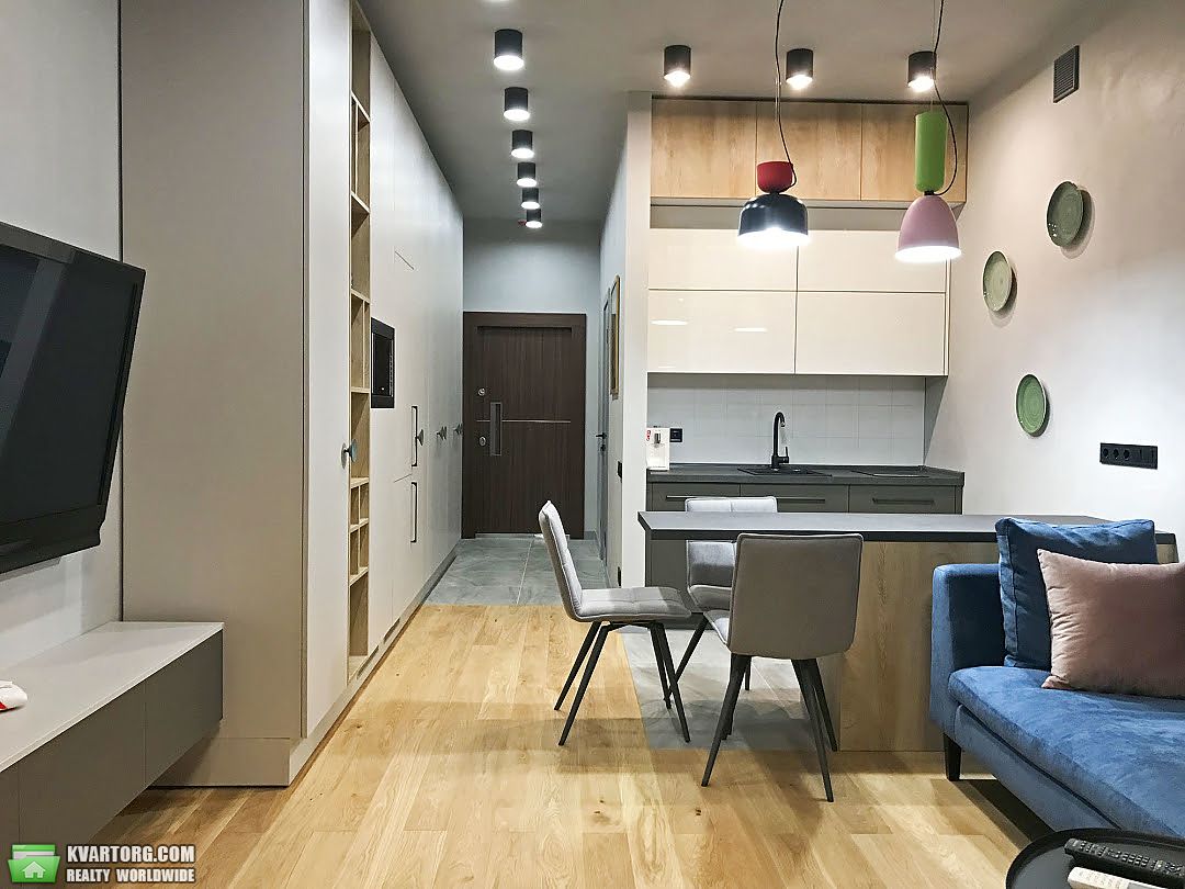 Rent out 2-room apartment. Киев,  Гоголевская — photo 1
