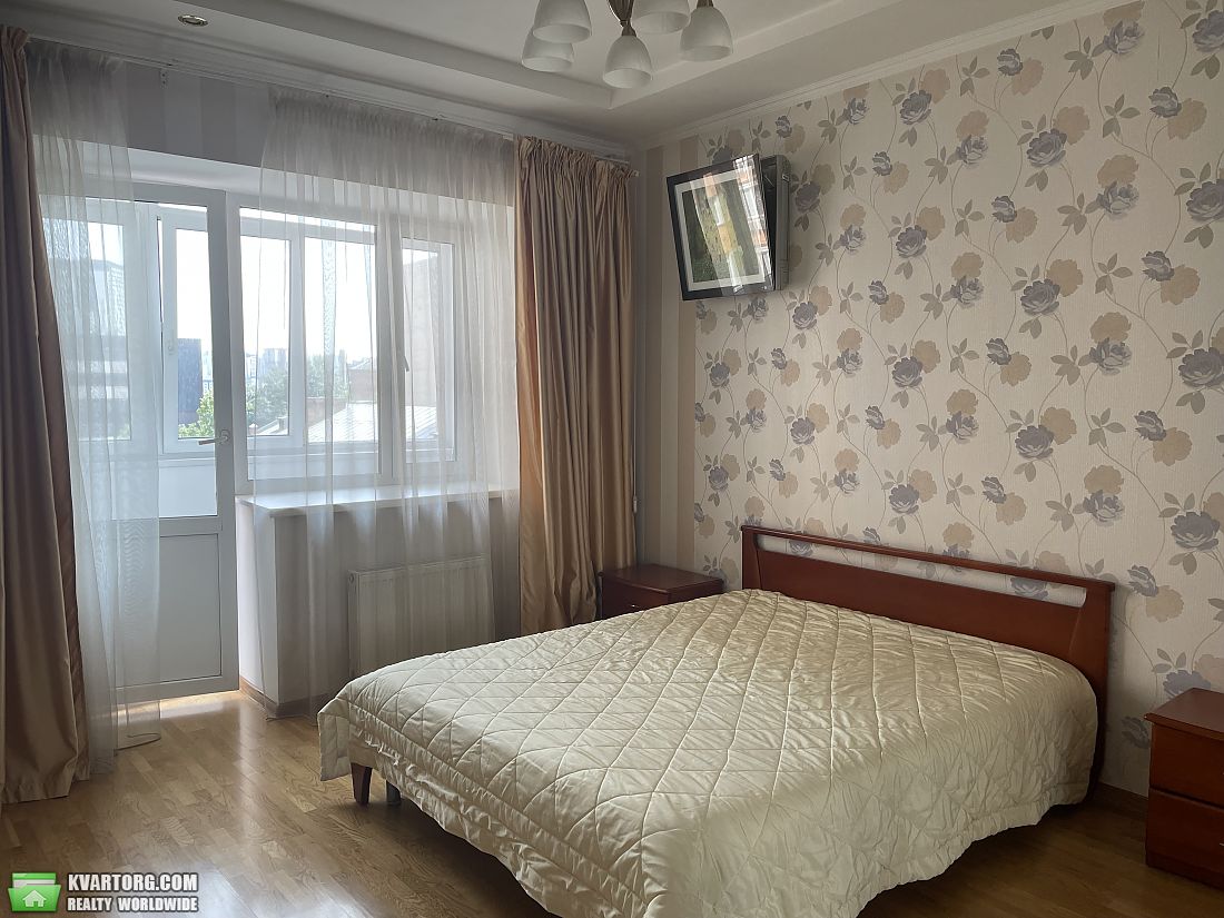 Rent out 2-room apartment. Киев,  Черновола — photo 1