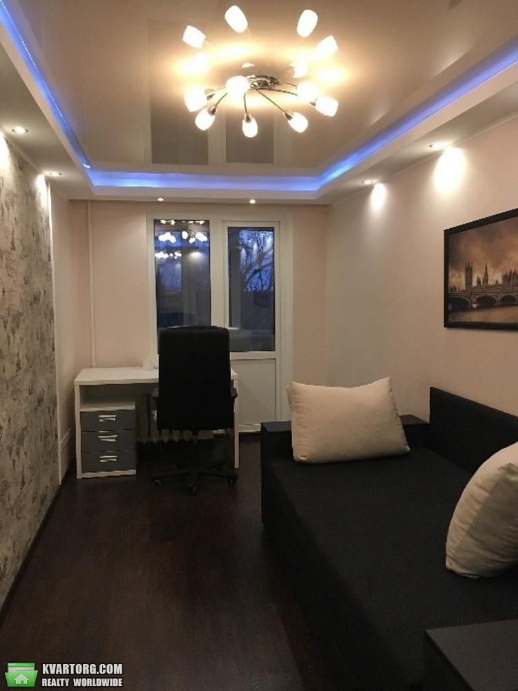 Rent out 3-room apartment. Киев,  Зодчих — photo 2