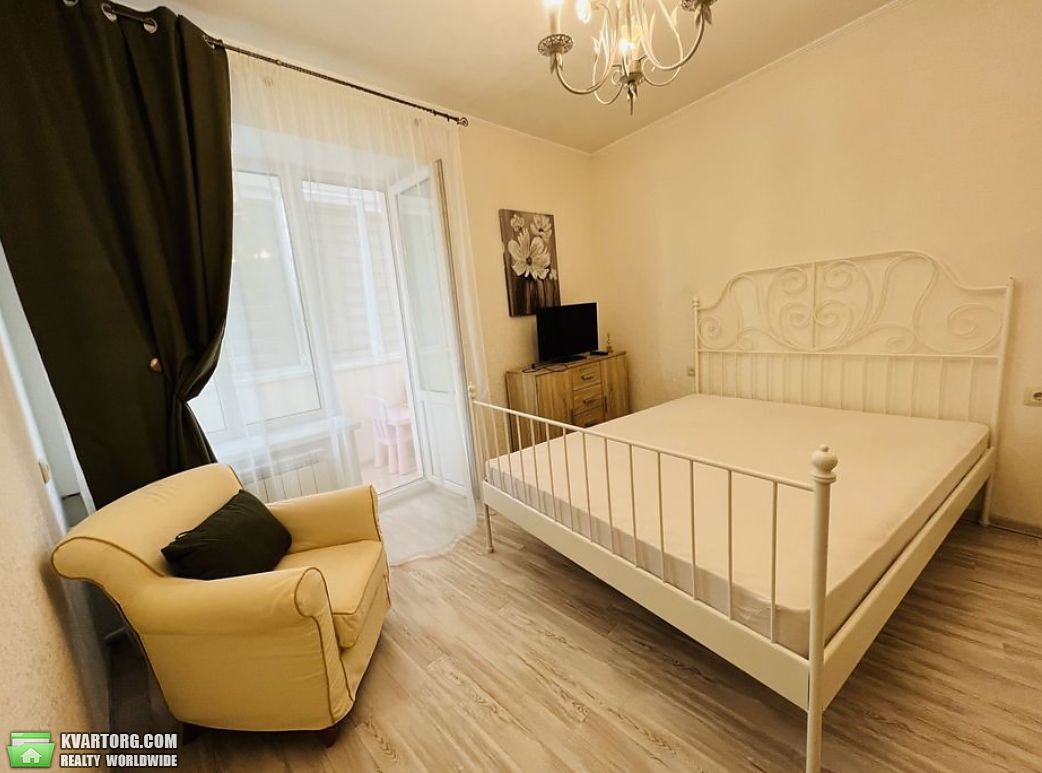 Rent out 2-room apartment. Киев, бассейная — photo 1