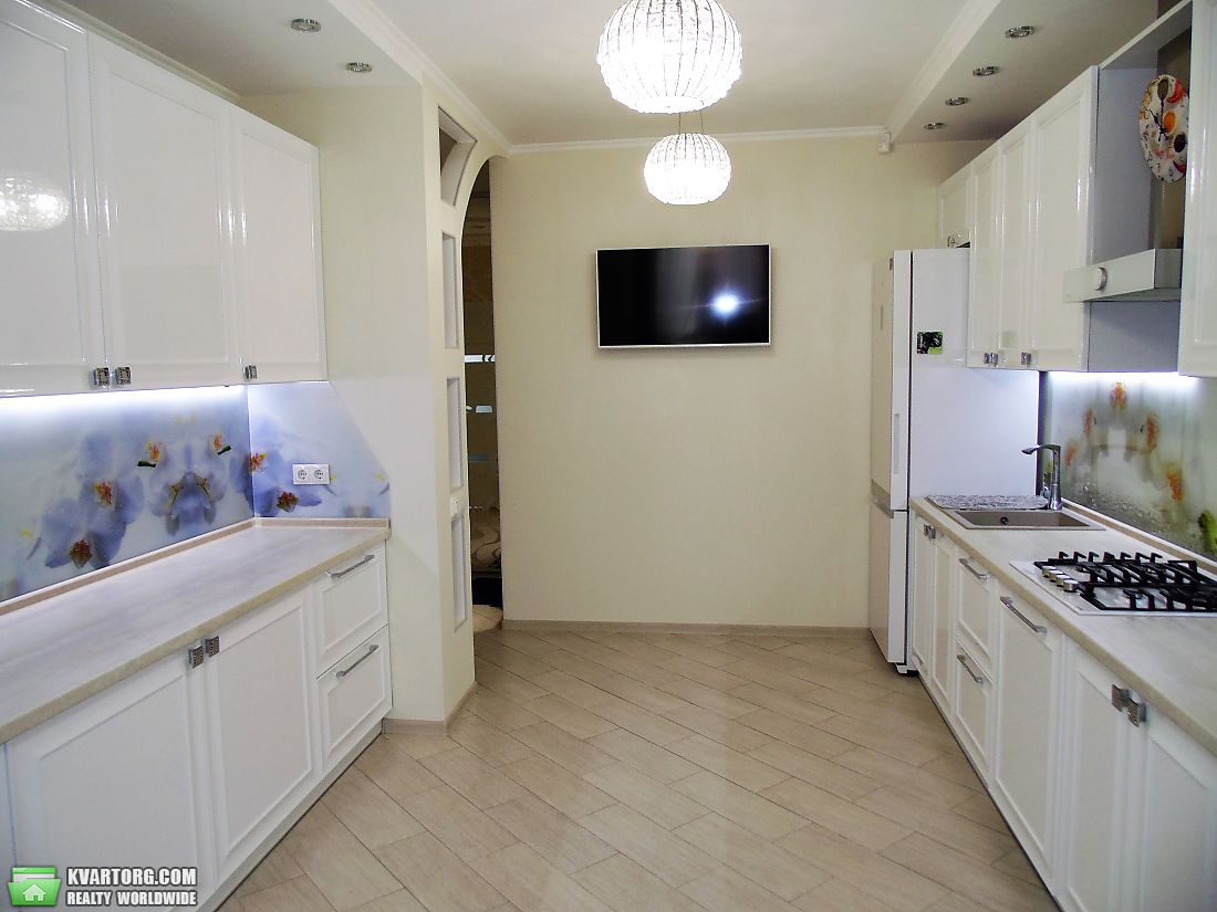 Rent out 2-room apartment. Киев,  Садовая — photo 2