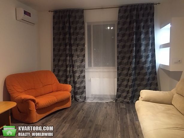 Rent out 2-room apartment. Киев,  Панельная — photo 9