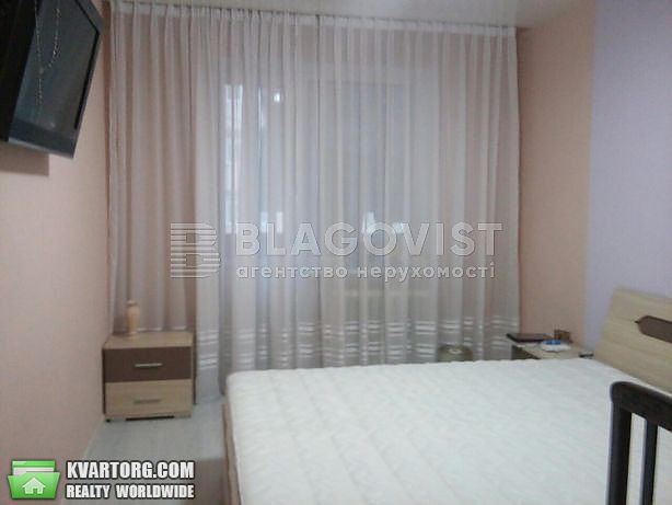 Rent out 2-room apartment. Киев,  Гайдай — photo 1