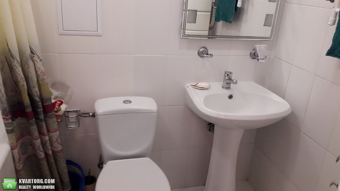 Rent out 2-room apartment. Киев,  Дегтяревская — photo 9