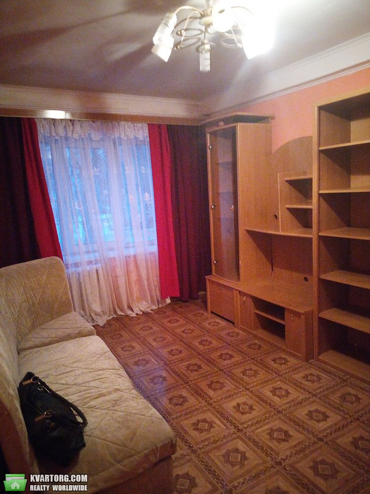 Rent out 2-room apartment. Киев, Соломенская — photo 4
