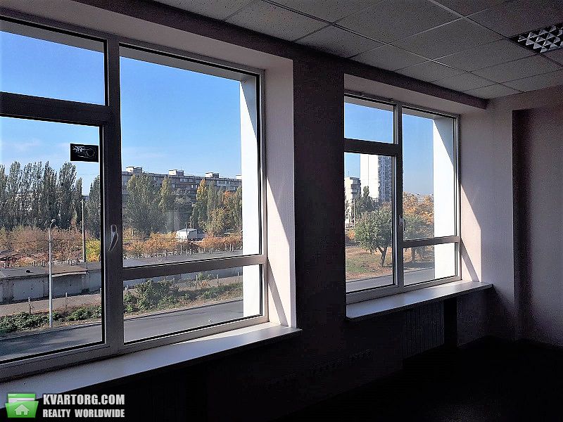 Rent out office. Киев, Соборности — photo 4