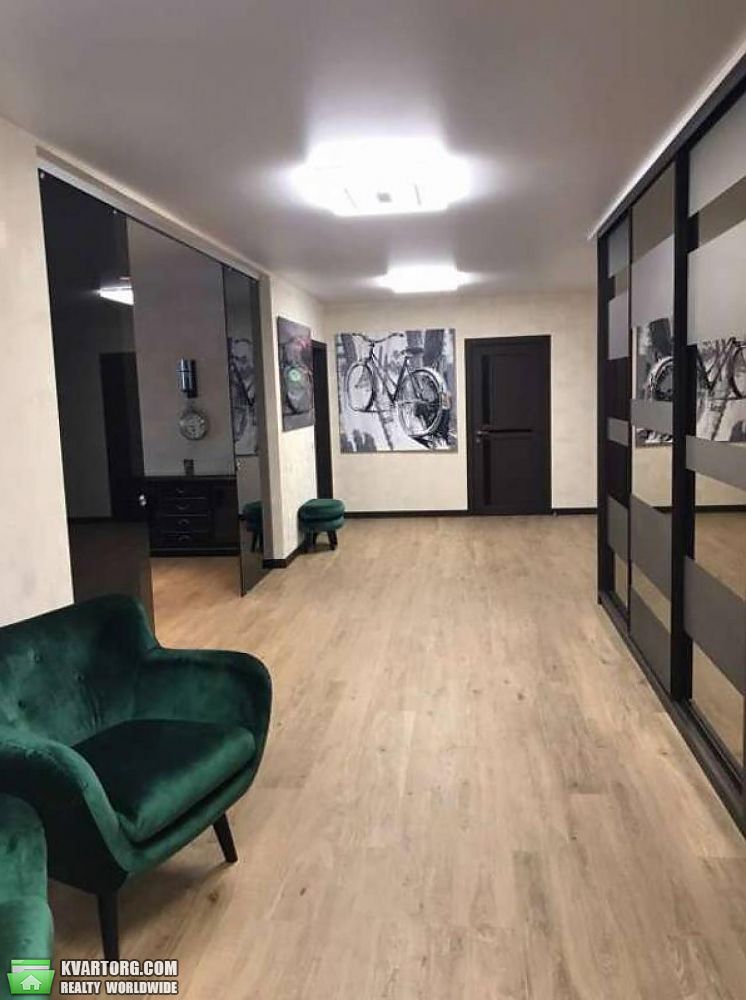Rent out 4-room apartment. Киев, Деловая — photo 9