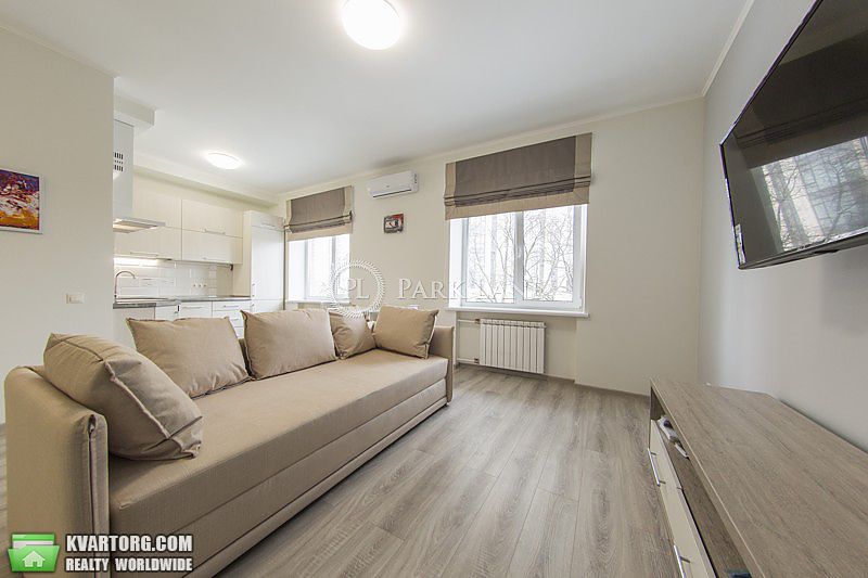 Rent out 2-room apartment. Киев,  Мазепы — photo 1