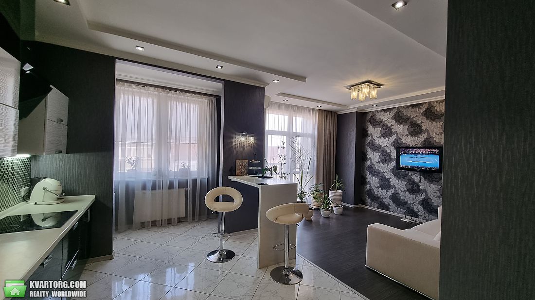 Sell 3-room apartment. Донецк,  Маяковского — photo 1
