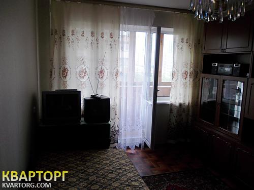 Rent out 2-room apartment. Киев, Комарова Космонавта пр. — photo 1