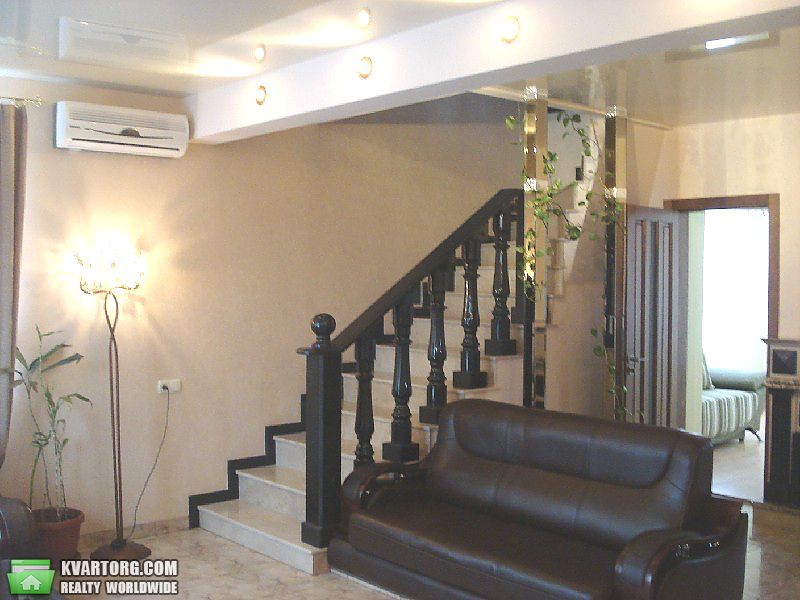 Rent out house. Киев,  Богатырская — photo 3